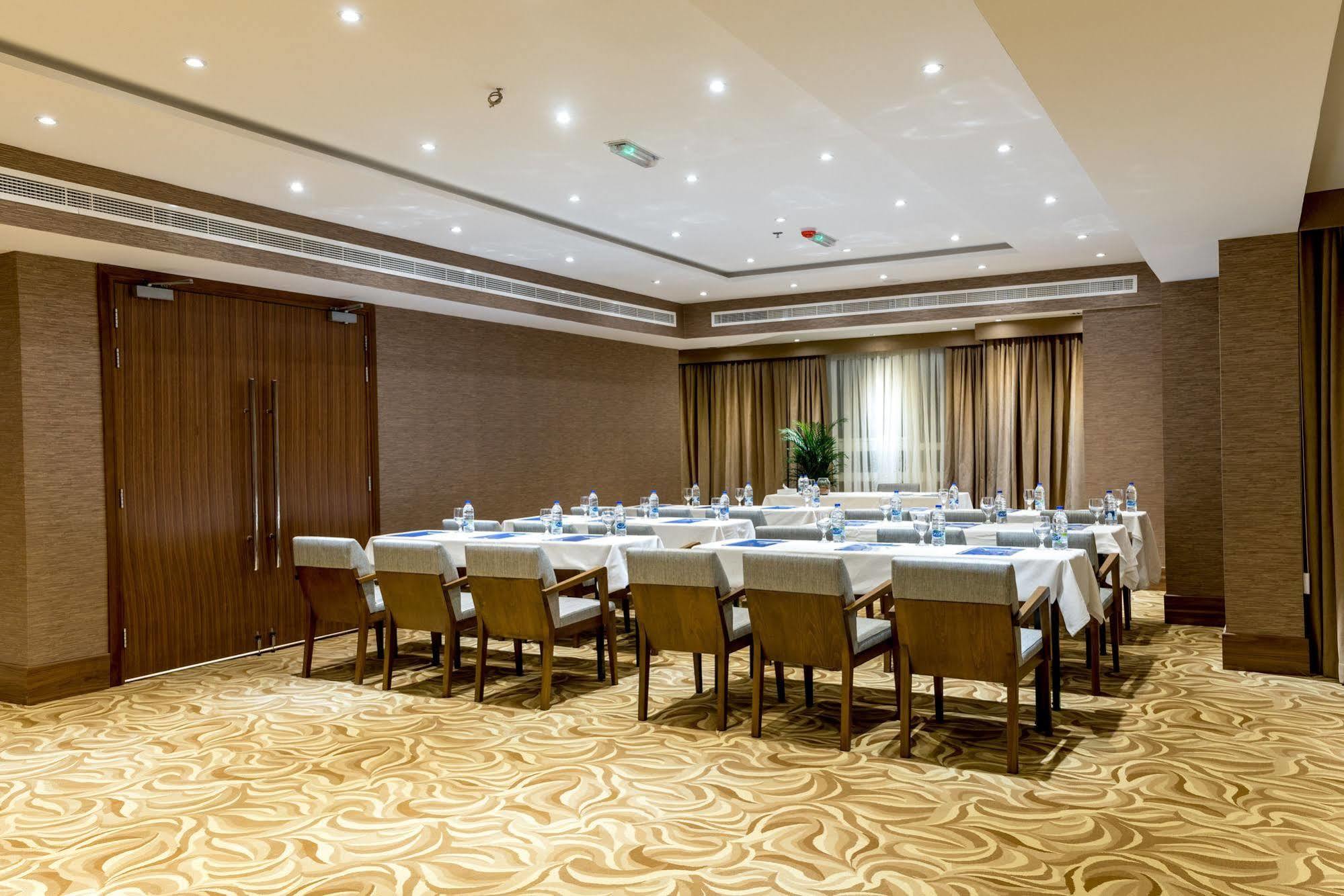 Hawthorn Extended Stay By Wyndham Abu Dhabi City Center Eksteriør bilde